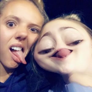 Meet your Posher, Chloe